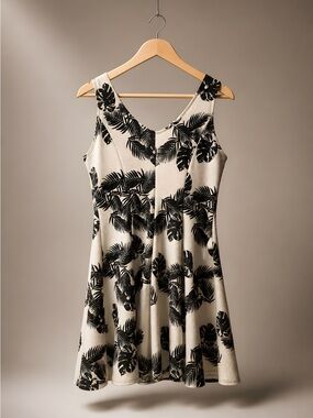 Suzy Shier Black and Cream Palm-Print V-Neck Midi Dress